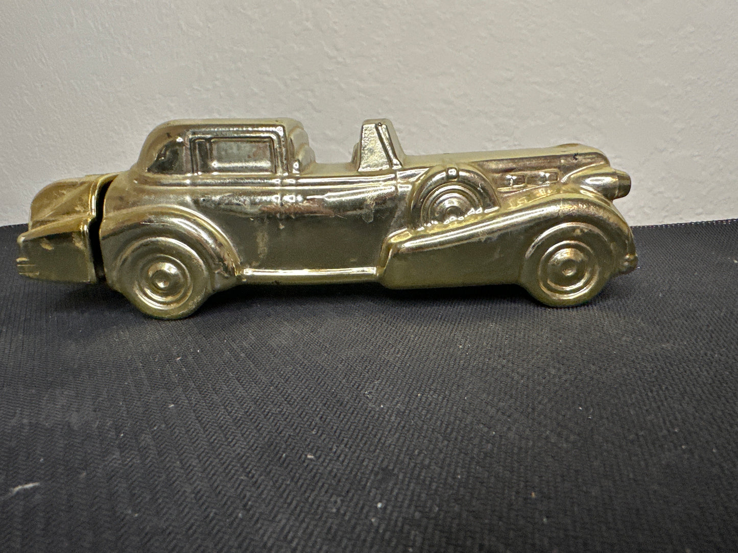 Avon Solid Gold Cadillac Wild Country Aftershave