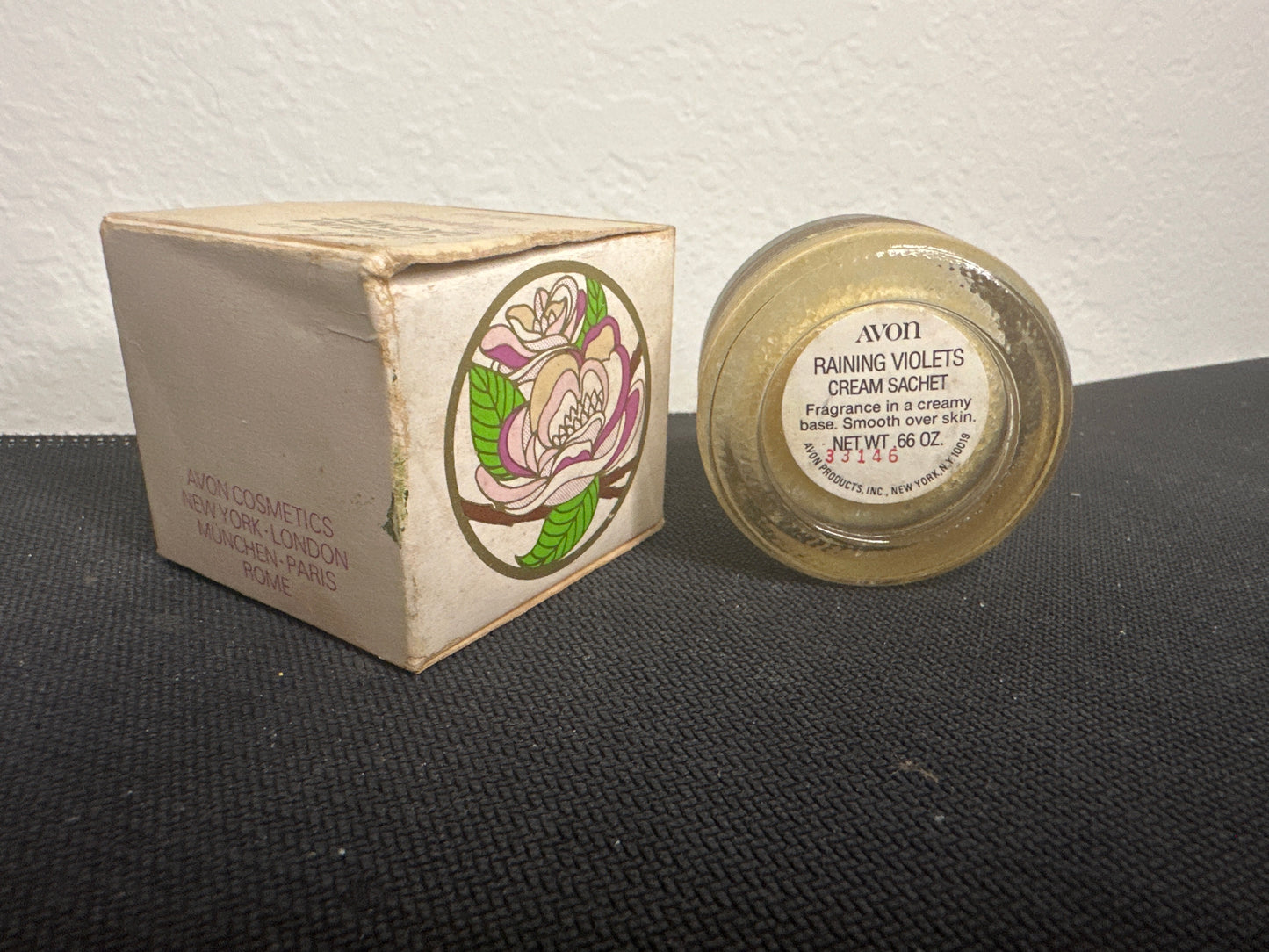 Avon Magnolia Cream Sachet Container