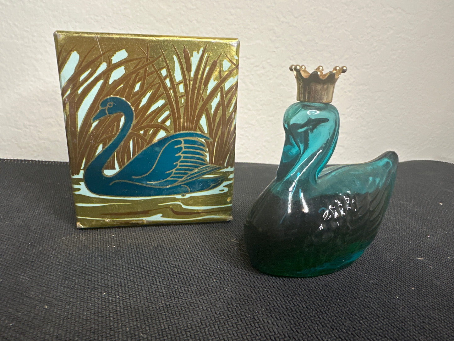 Avon Royal Swan Unforgettable Cologne