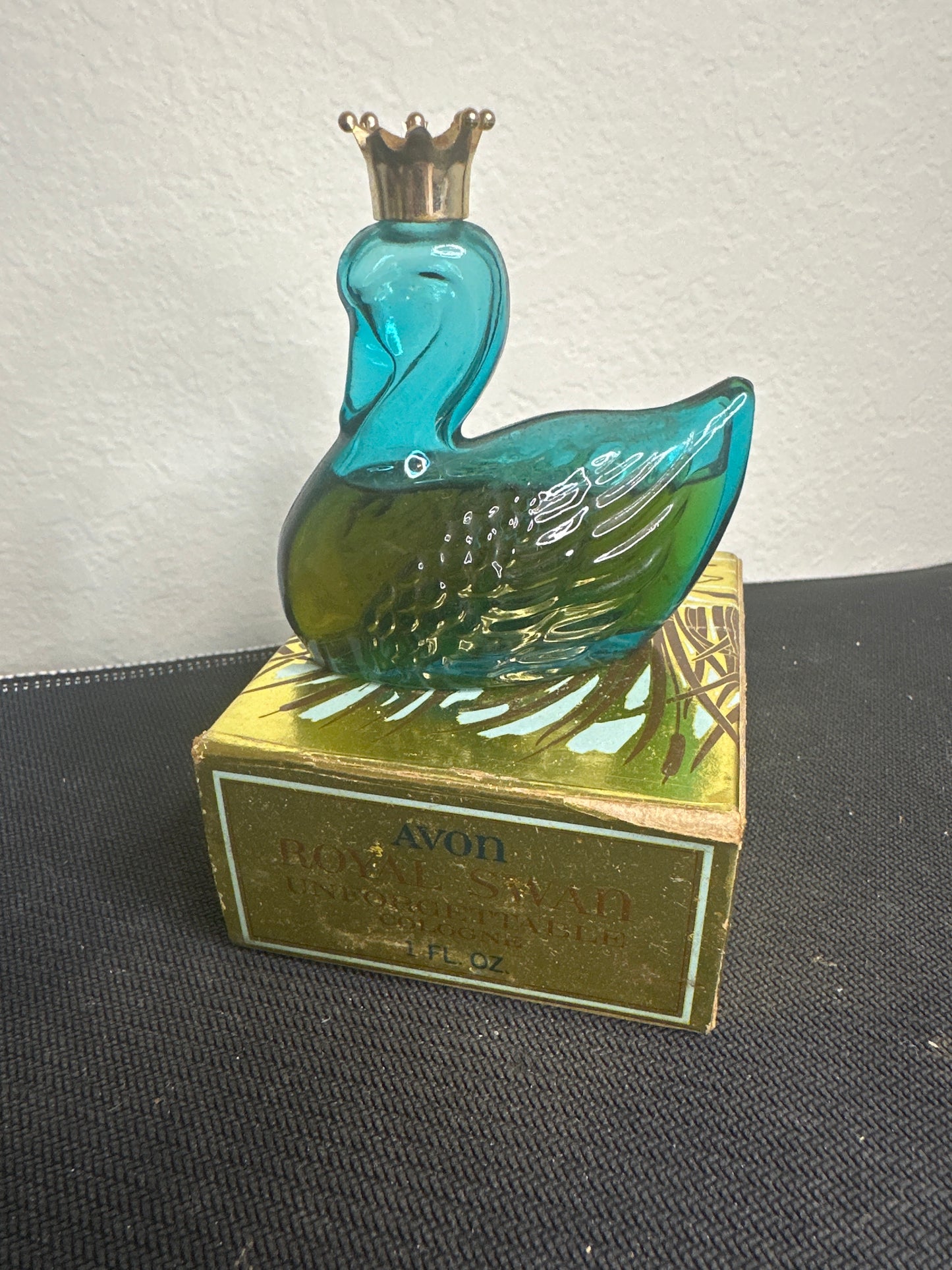 Avon Royal Swan Unforgettable Cologne