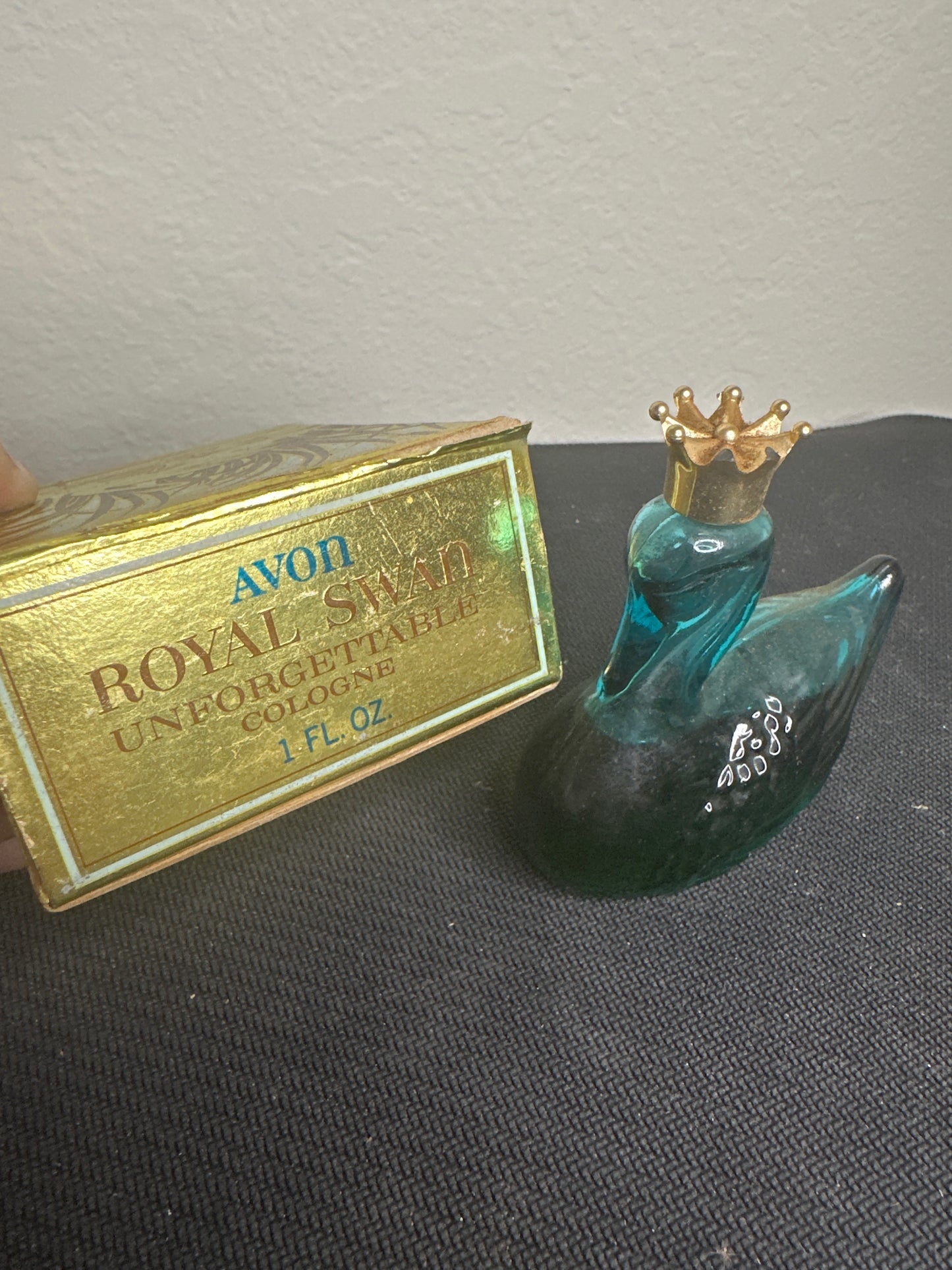 Avon Royal Swan Unforgettable Cologne