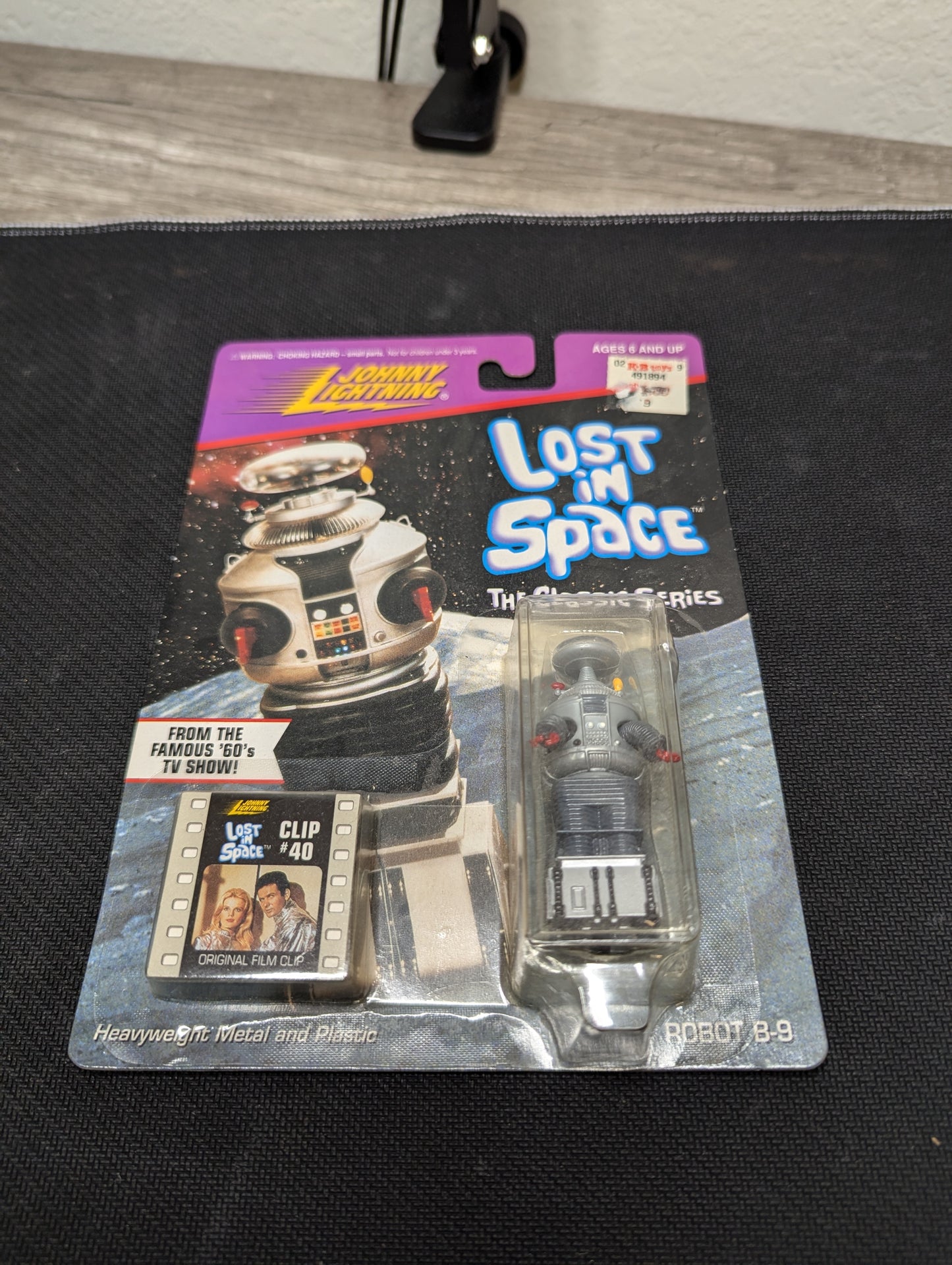 Johnny Lightning Lost in Space The Classic Series Space Robot B-9 Clip #40