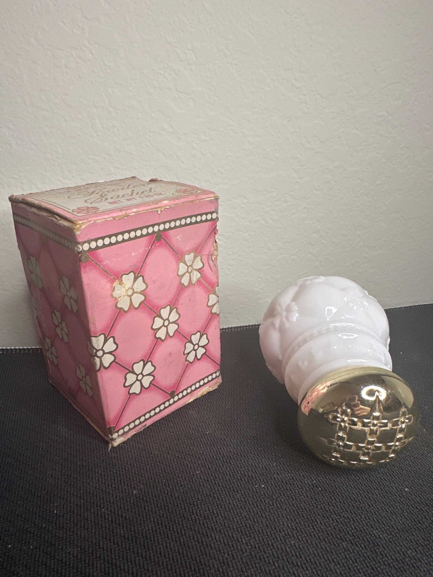 Avon Powder Sachet Moonwind White Decanter