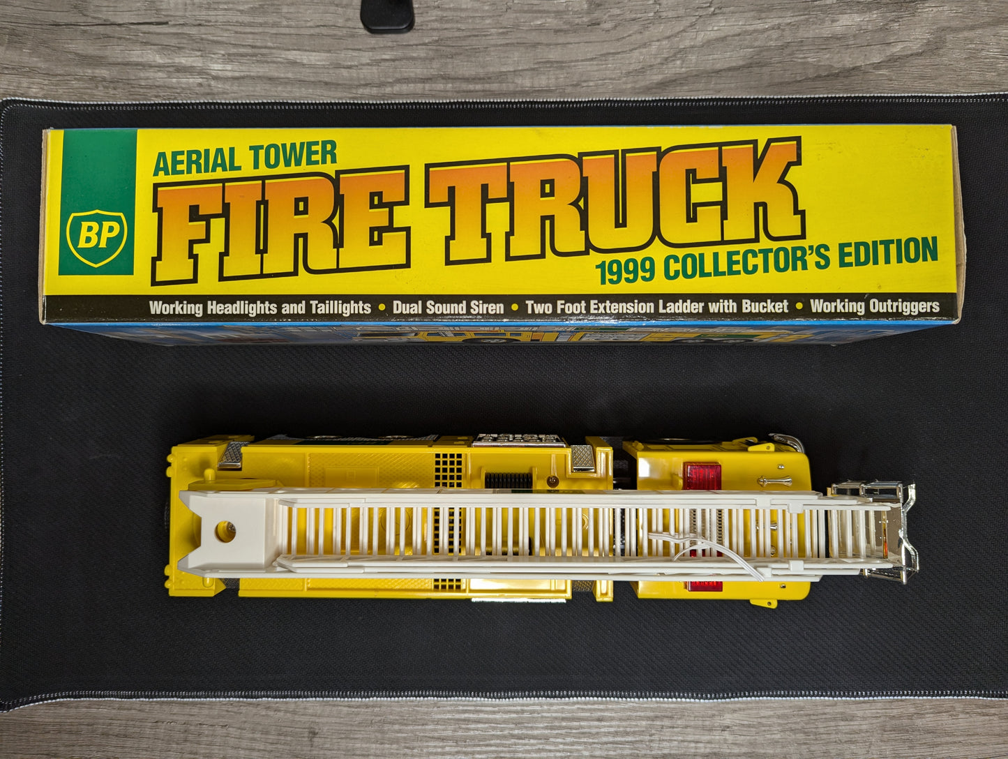 BP Collector's Edition 1999 Aerial Tower Fire Truck Authentic 1:35 Scale Model