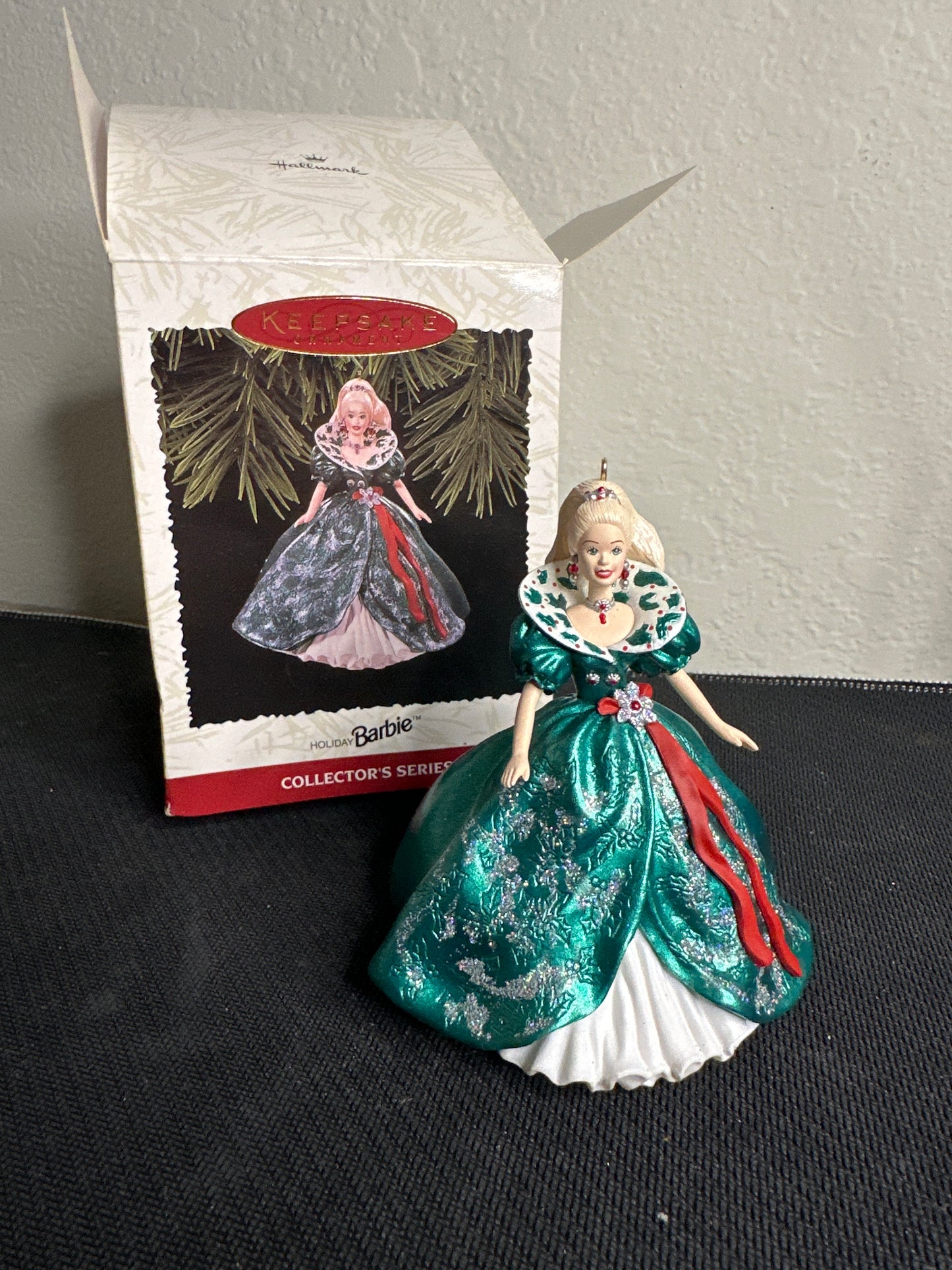 Hallmark Keepsake Ornament 1995 Holiday Barbie No.3