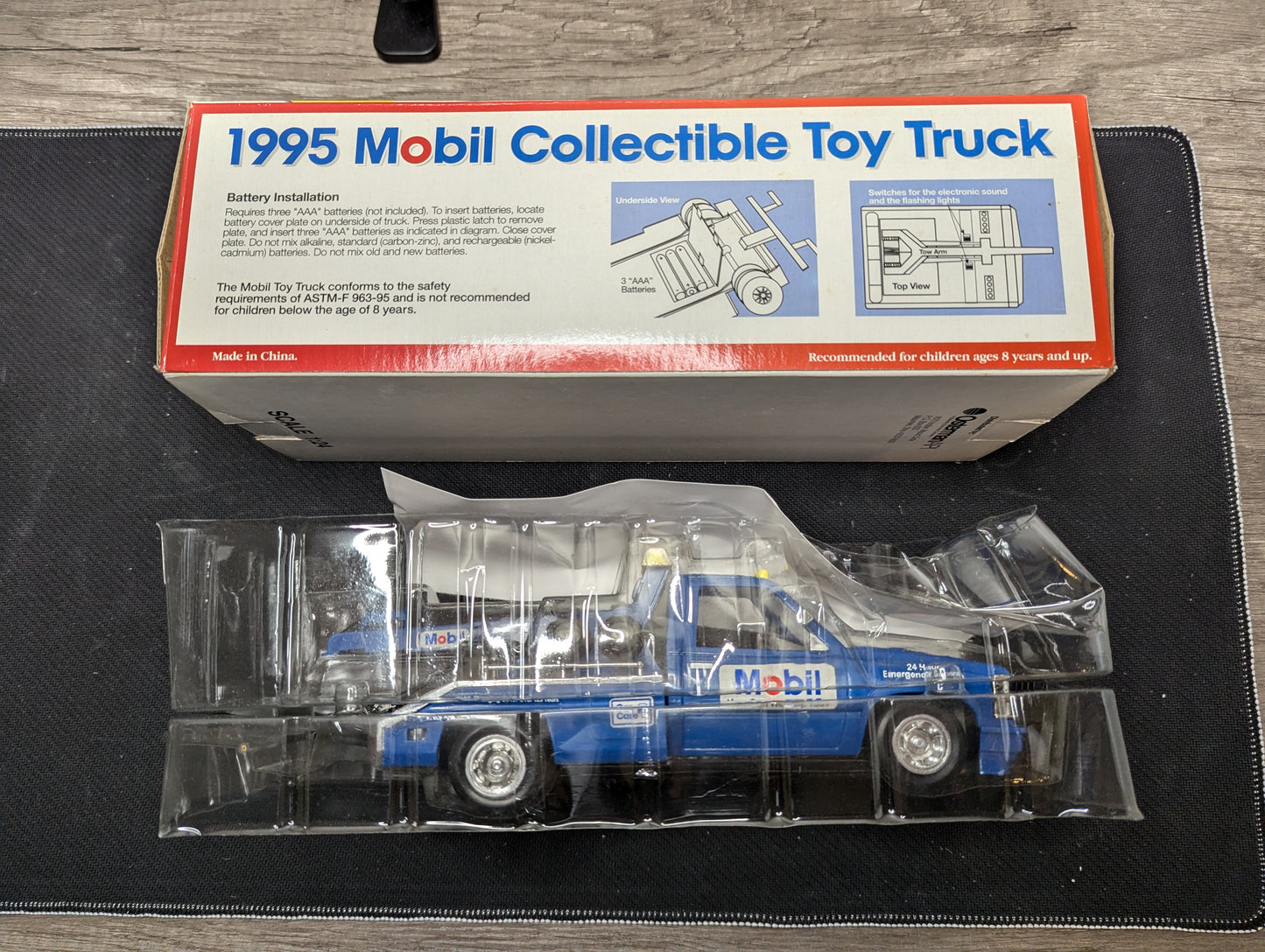 Mobil 1995 Collectible Toy Tow Truck Third in Series