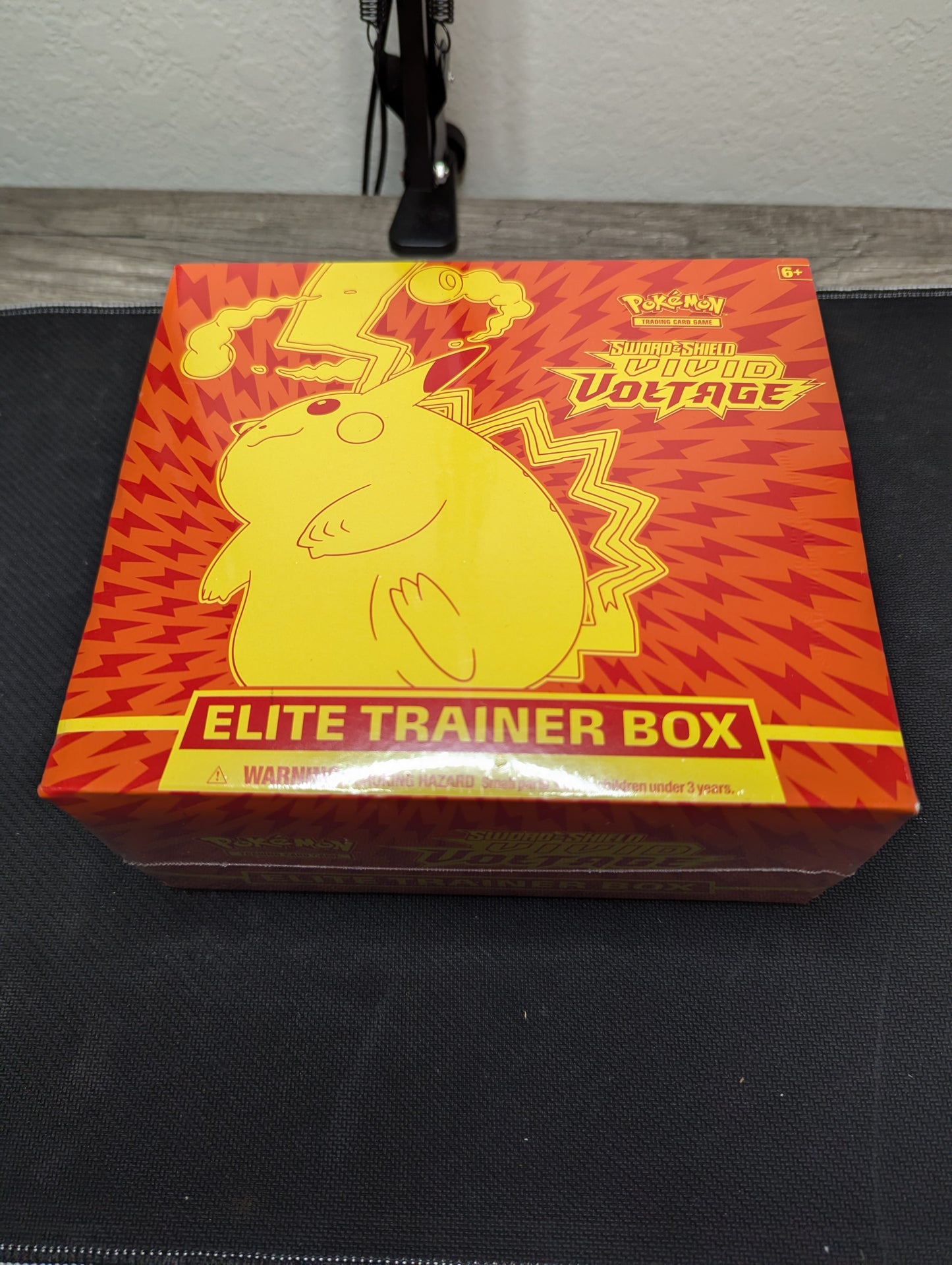 Pokémon Vivid Voltage Elite Trainer Box - SWSH04 Vivid Voltage