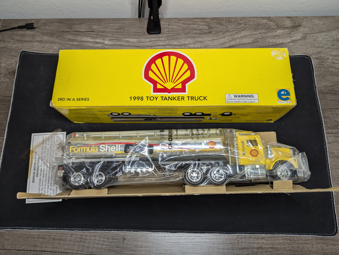 Shell Formula Toy Tanker Truck 3rd in Series Die Cast 1998 Equity Marketing NIB